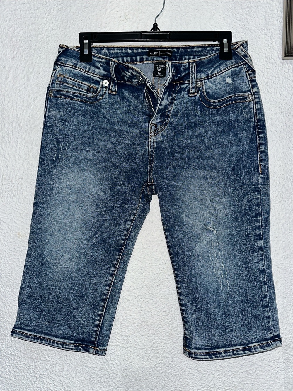 True Religion Distressed Dark Blue Denim Capris